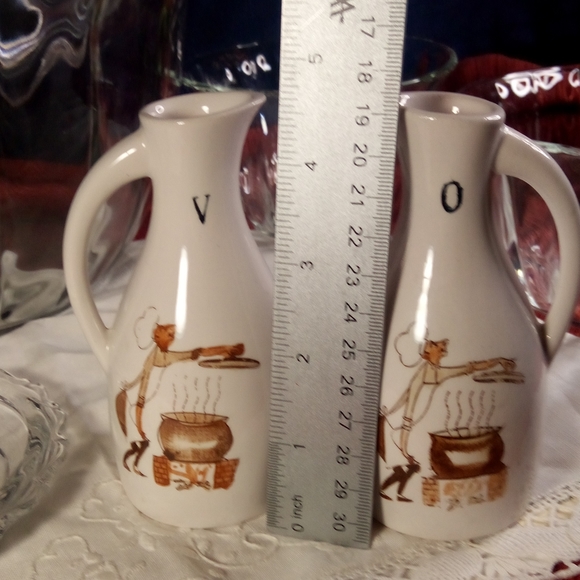 Toscany Salad Set & Ceramic Olive Oil & Vinegar Cruet Set - Picture 9 of 16